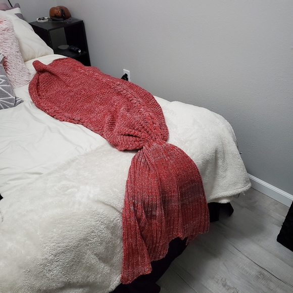 Mermaid Tail Blanket - Picture 12 of 13